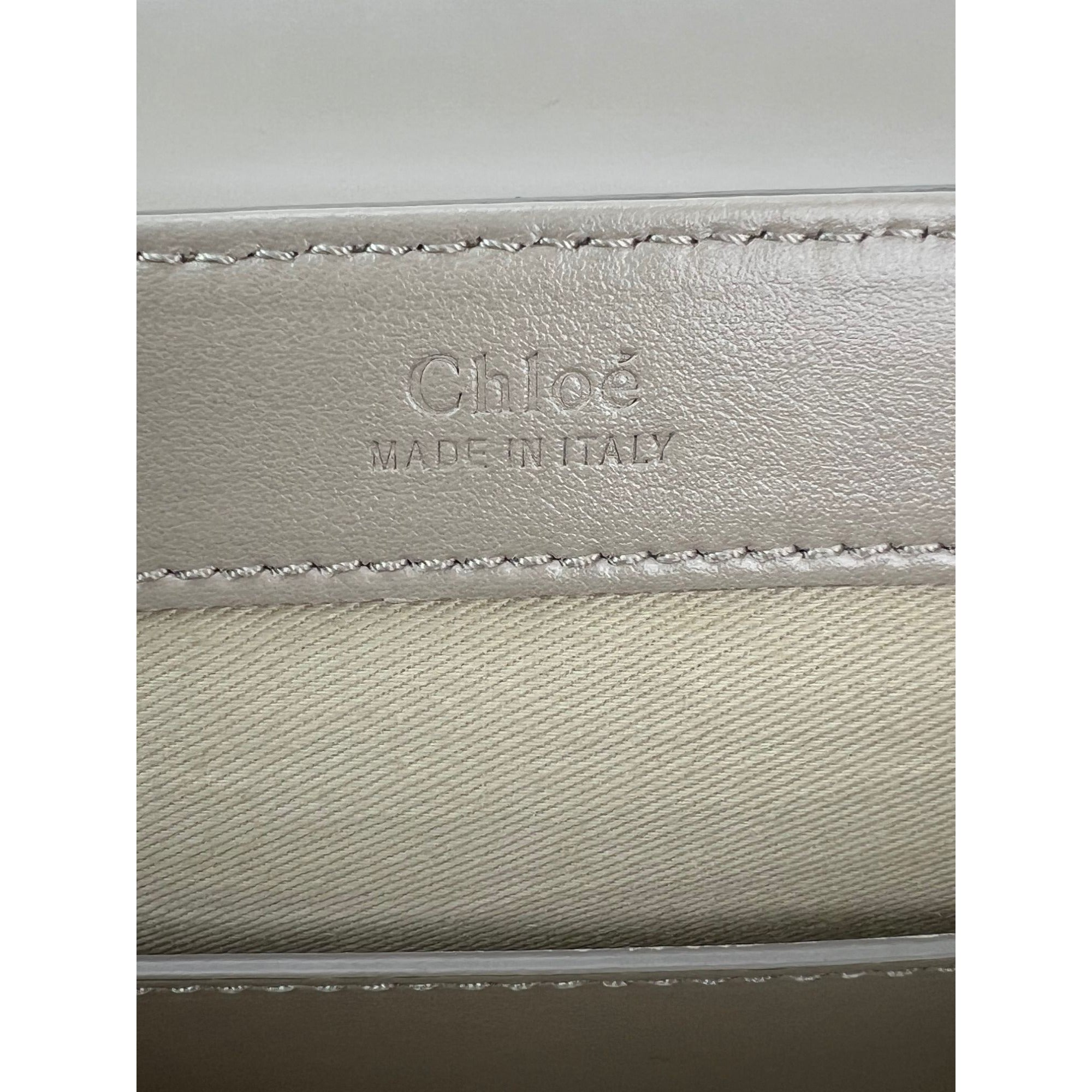 Túi đeo vai Chloe Shiny Calfskin Suede Small C Motty Gray