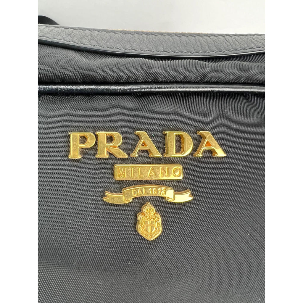 Túi máy ảnh đeo chéo Prada Tessuto Nylon Bandoliera màu đen