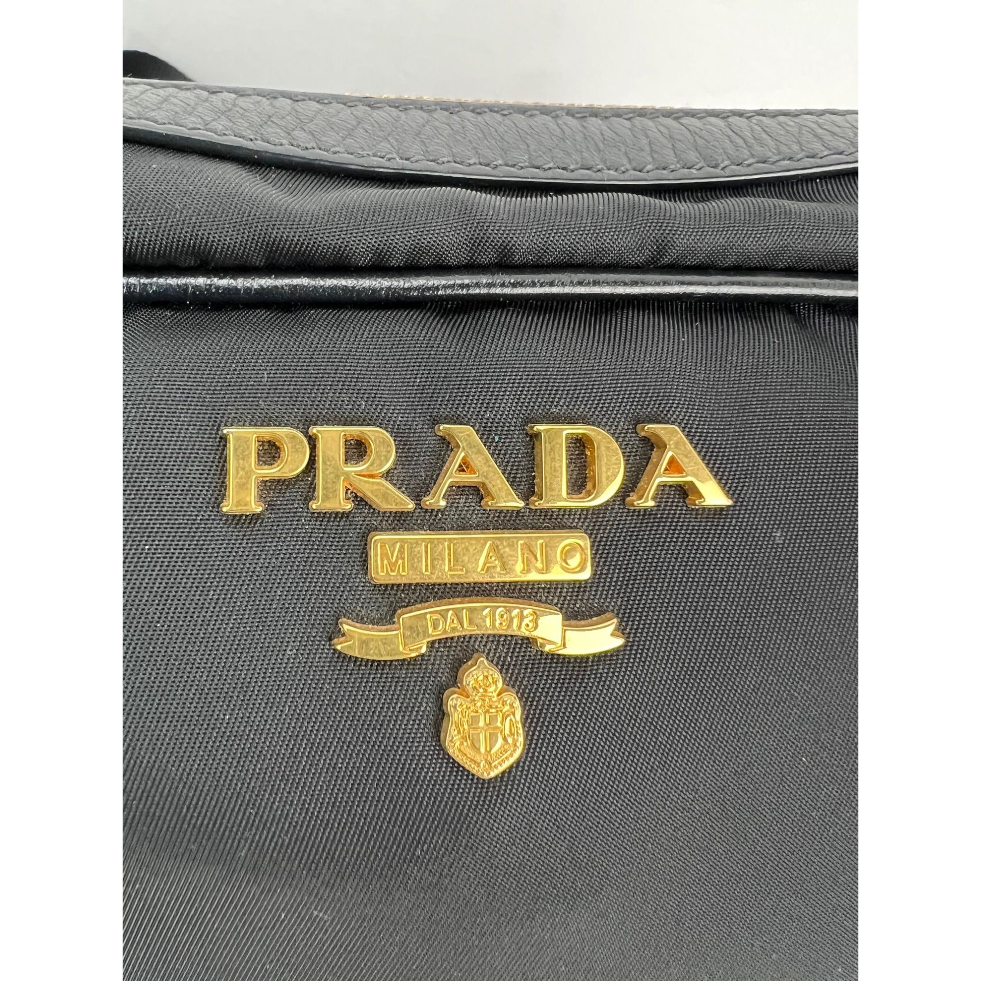 Túi máy ảnh đeo chéo Prada Tessuto Nylon Bandoliera màu đen
