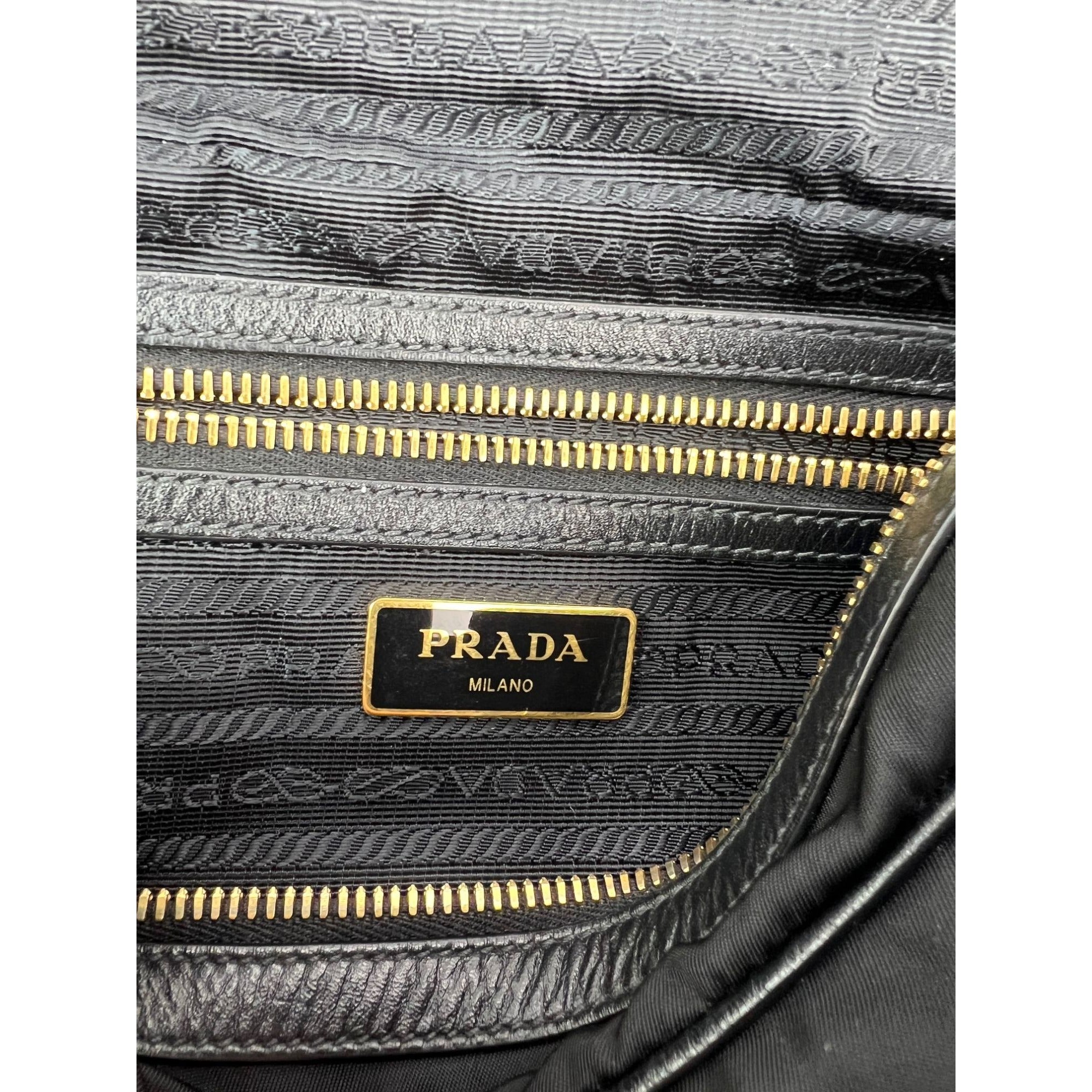 Túi máy ảnh đeo chéo Prada Tessuto Nylon Bandoliera màu đen