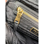 Túi máy ảnh đeo chéo Prada Tessuto Nylon Bandoliera màu đen