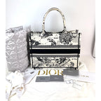 Túi vải canvas thêu hình ngôi sao và dấu hiệu cỡ trung của Christian Dior màu đen