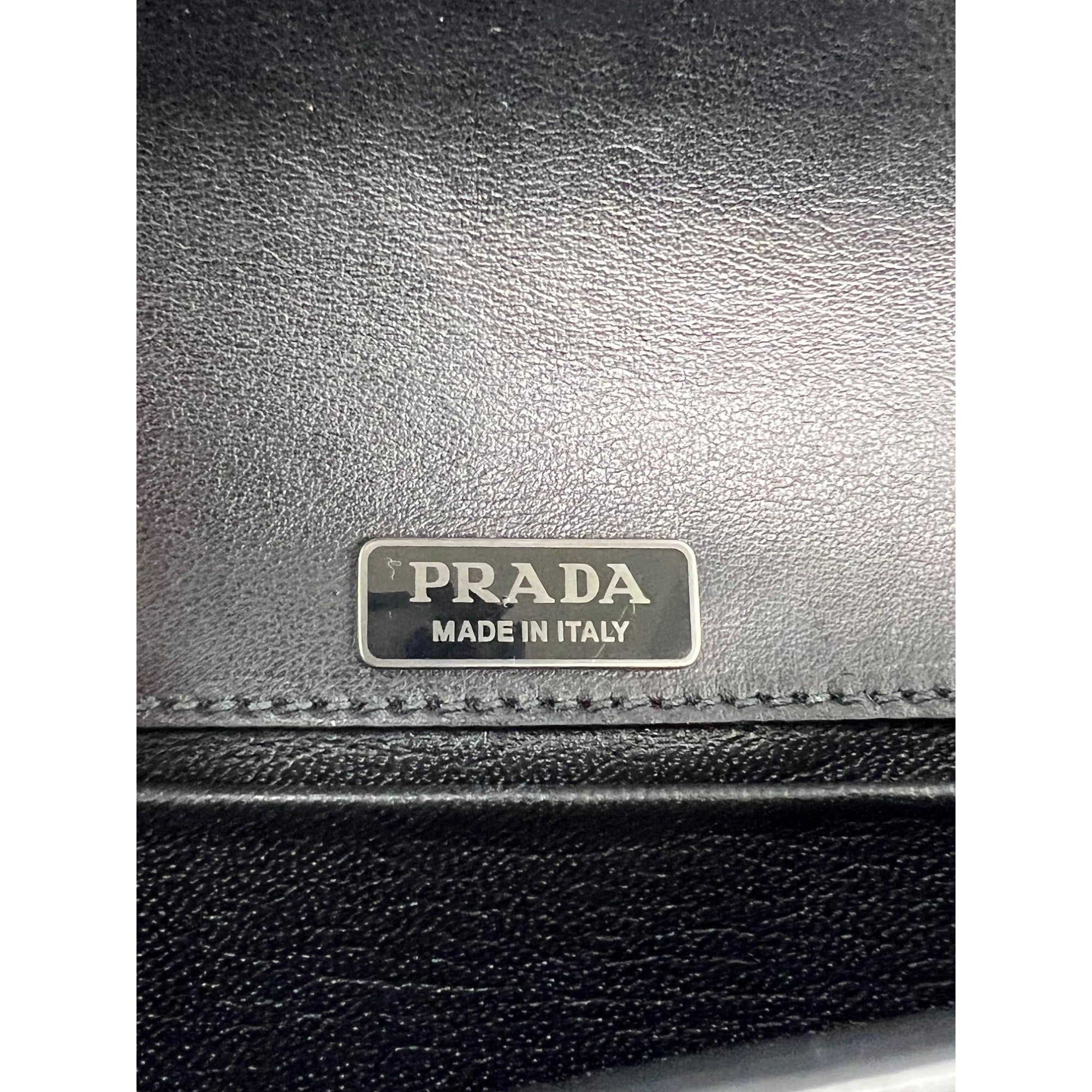 Túi đeo chéo Prada City Calfskin Saffiano Studded Cahier màu đen