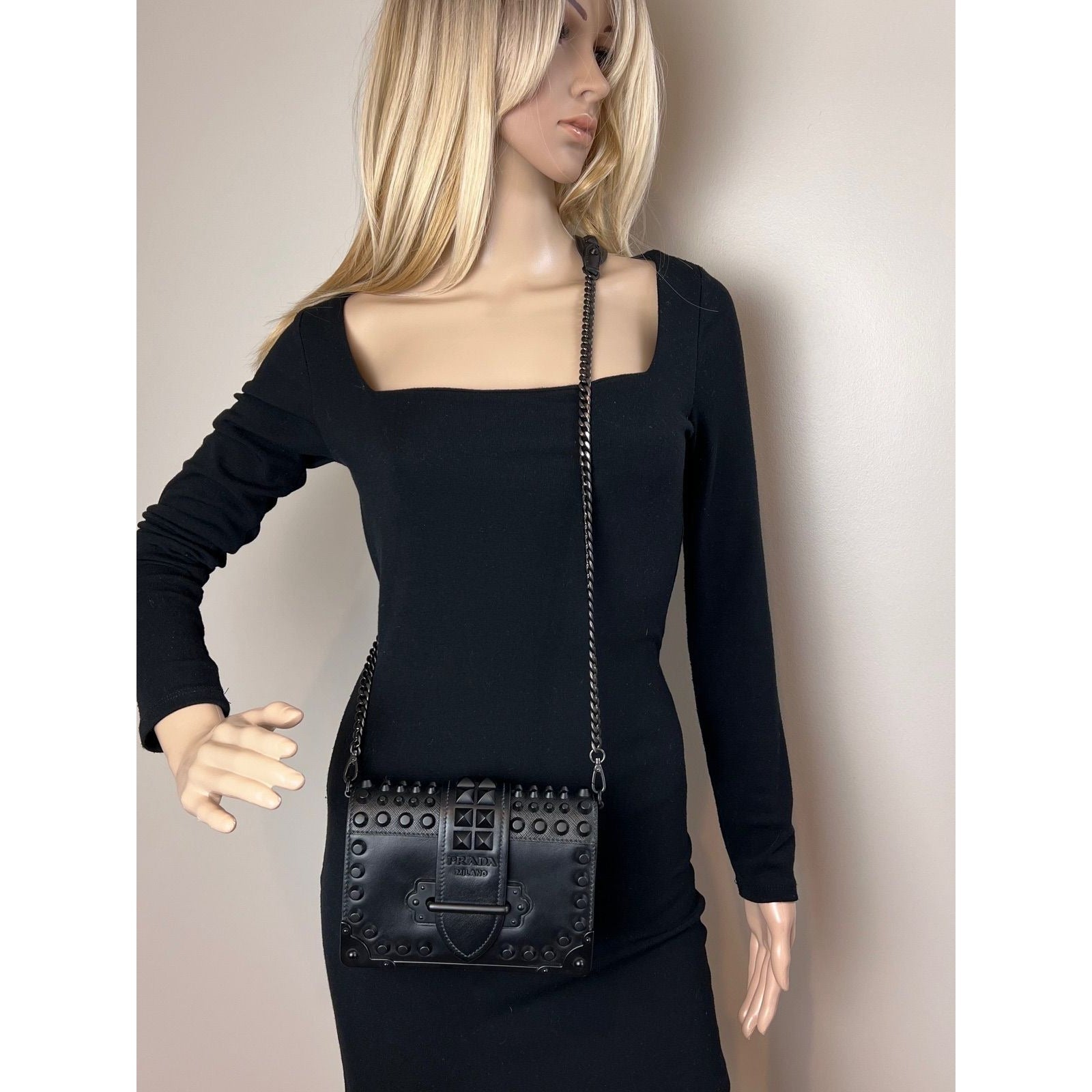 Túi đeo chéo Prada City Calfskin Saffiano Studded Cahier màu đen