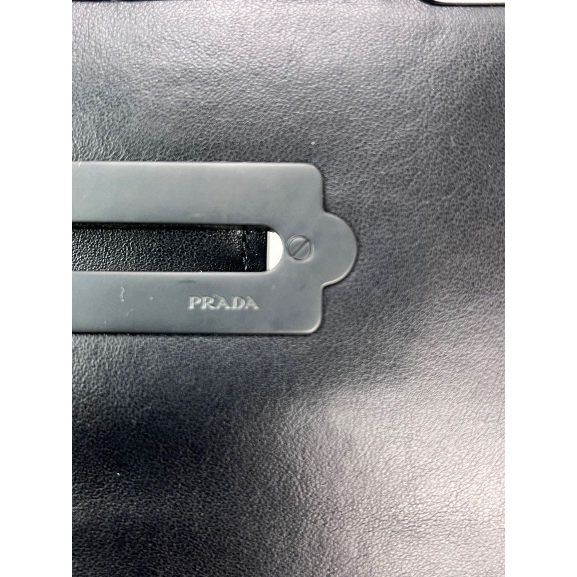 Túi đeo chéo Prada City Calfskin Saffiano Studded Cahier màu đen