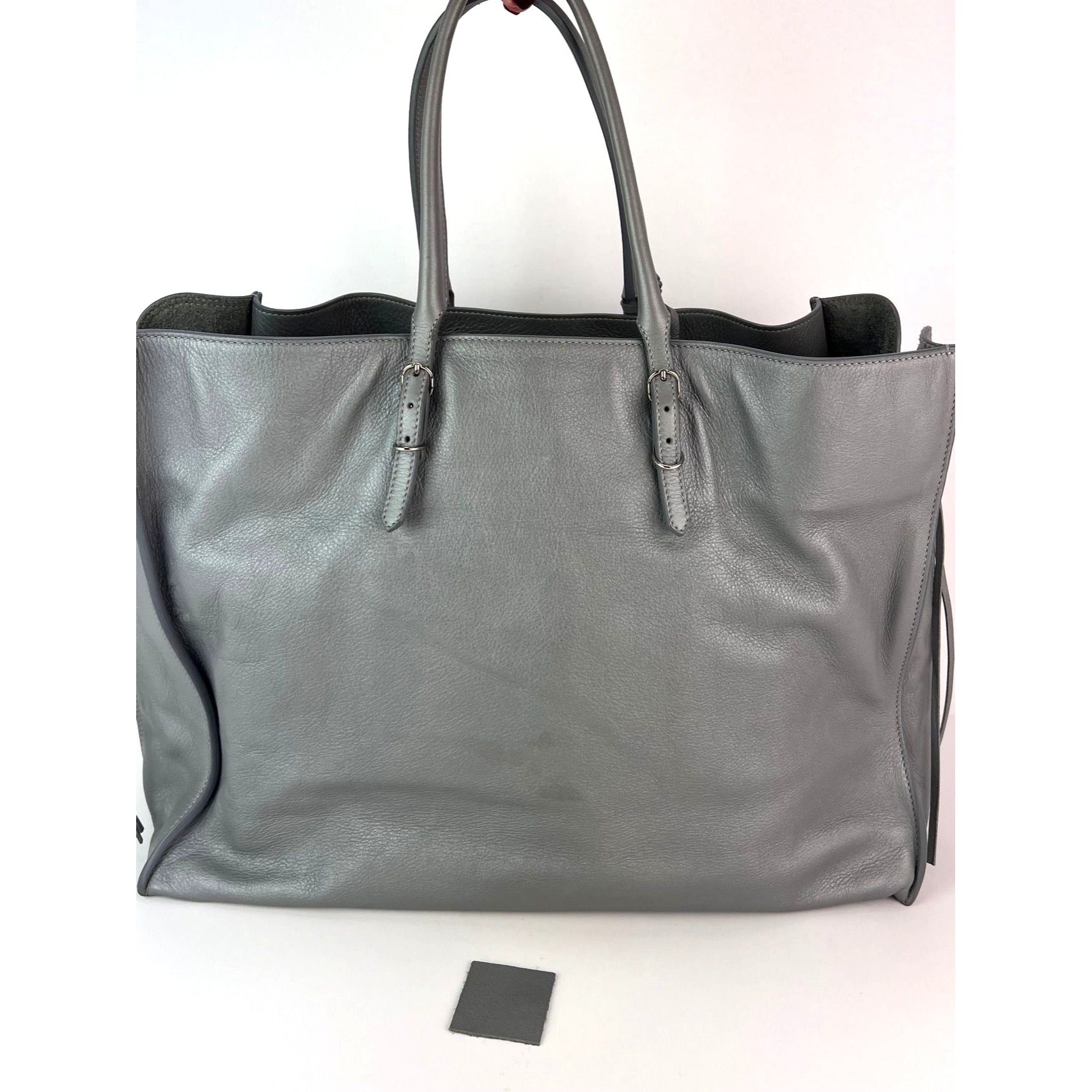 Túi đeo vai Balenciaga Veau Papier A4 màu xám có khóa kéo