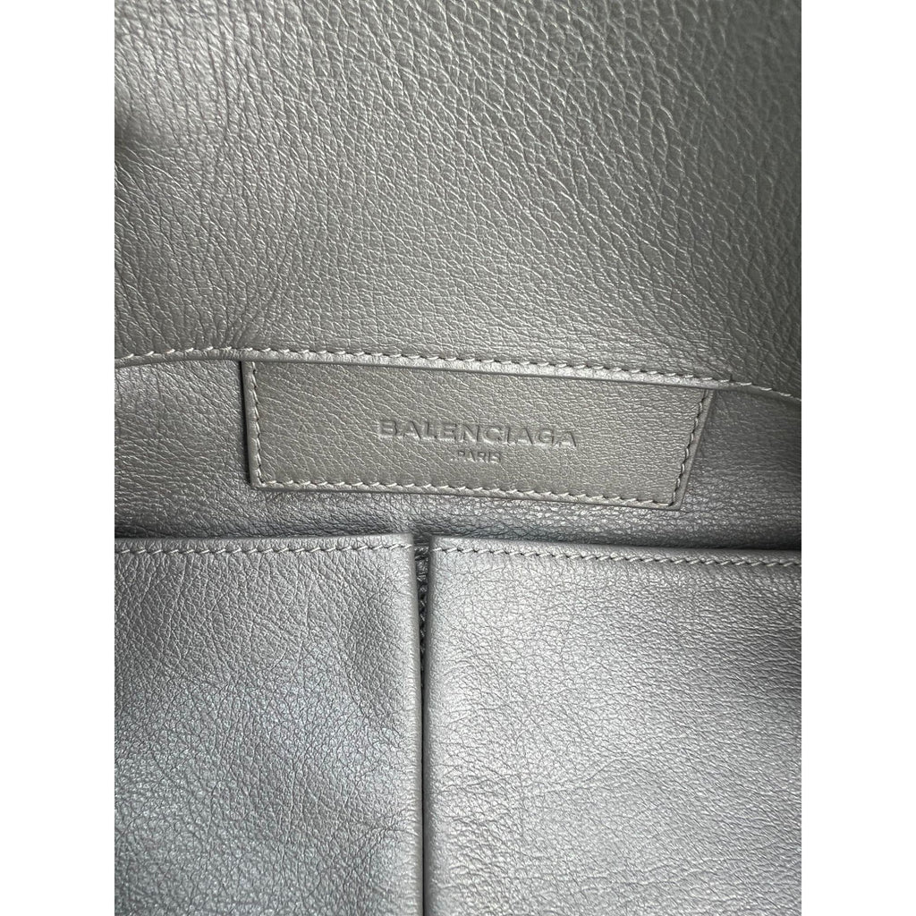 Túi đeo vai Balenciaga Veau Papier A4 màu xám có khóa kéo