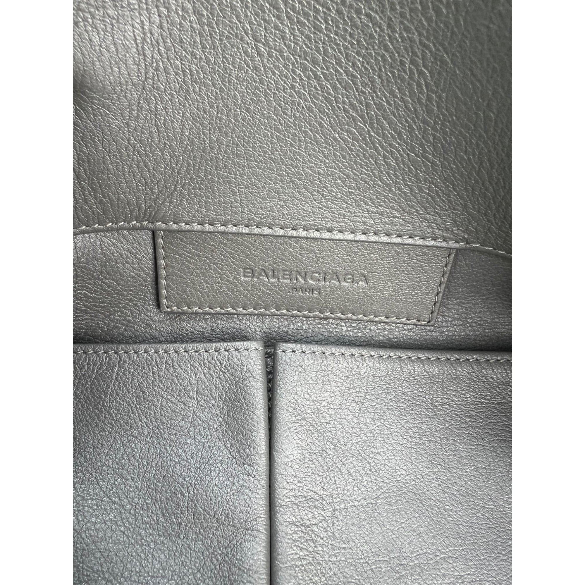 Túi đeo vai Balenciaga Veau Papier A4 màu xám có khóa kéo