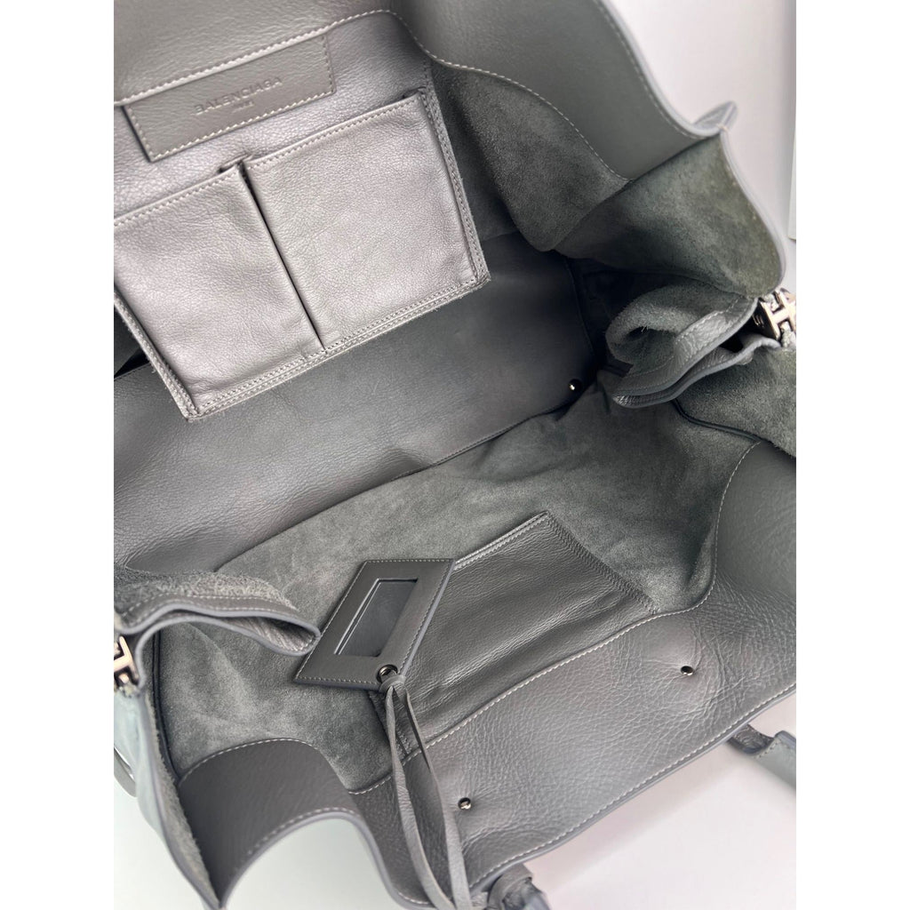 Túi đeo vai Balenciaga Veau Papier A4 màu xám có khóa kéo