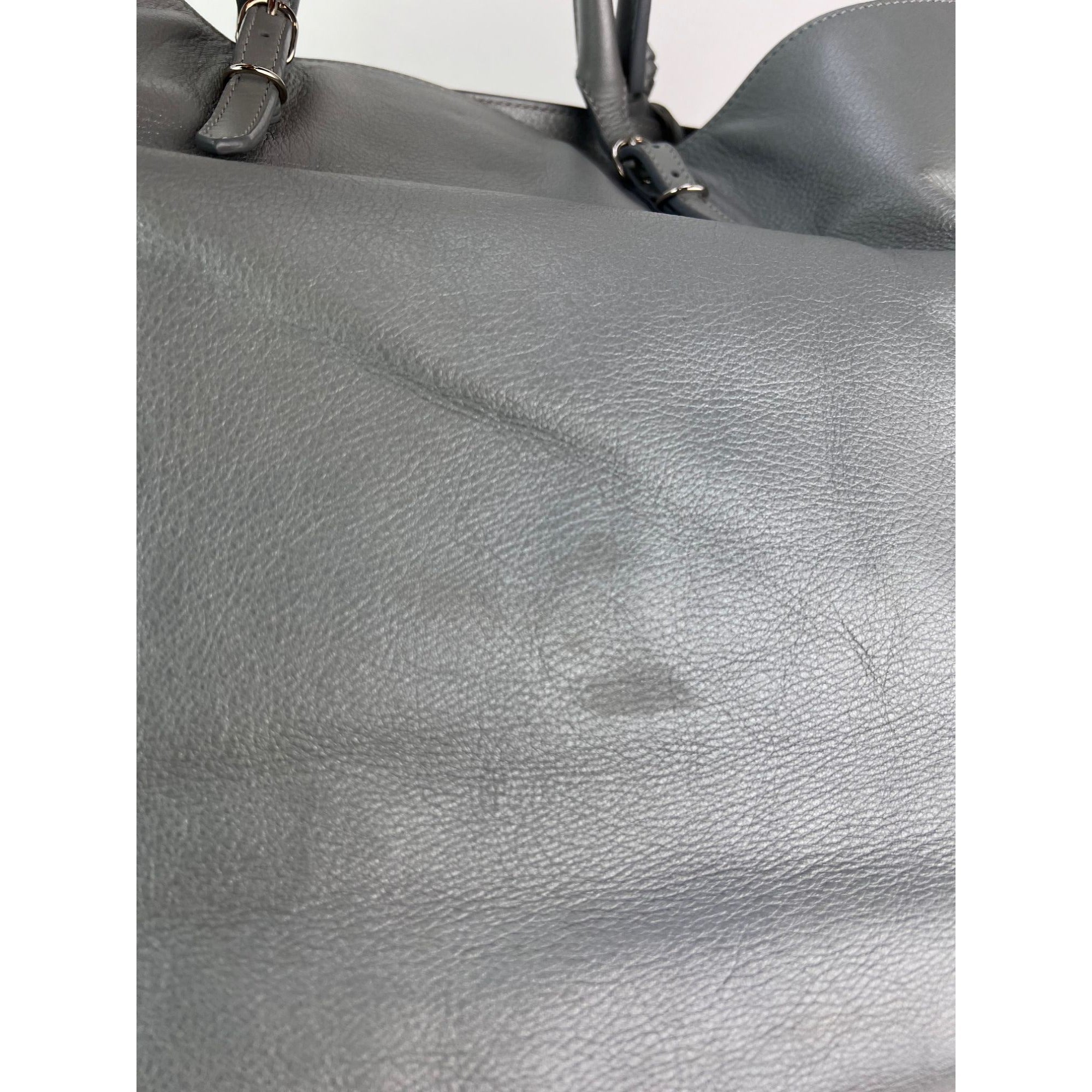 Túi đeo vai Balenciaga Veau Papier A4 màu xám có khóa kéo